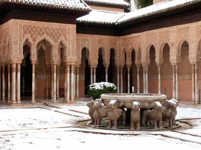 Cuarto de los leones. La Alhambra de Granada navada