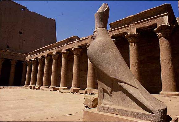 Sala hpetra del templo de Edfu