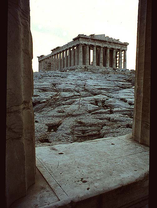 El Partenn desde los Propileos o entrada en la acrpolis de Atenas