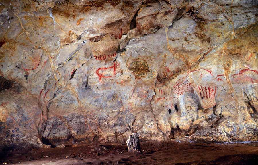 Cueva de El Pindal (Asturias). Panel central
