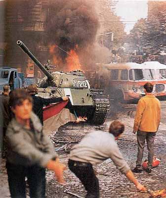 Enfrentamientos contra los tanques soviticos en Praga