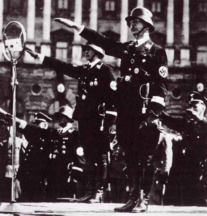 Himmler, saludo fascista